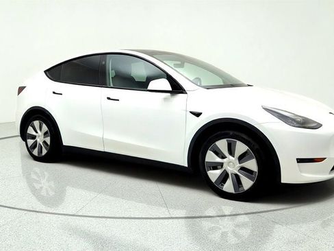 Used 2023 Tesla Model Y Long Range AWD/4WD image 3
