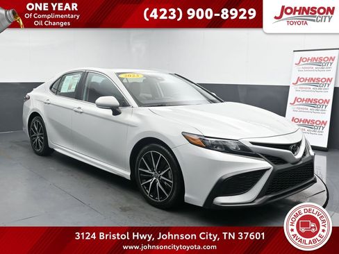 Used 2023 Toyota Camry SE image 1