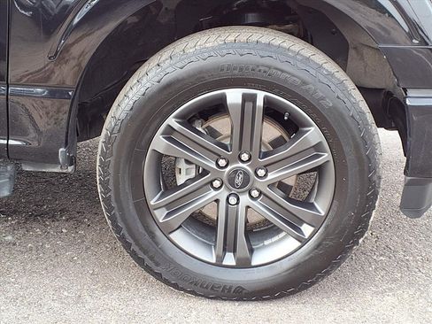 Used 2022 Ford F150 Lariat w/ Equipment Group 502A High image 9