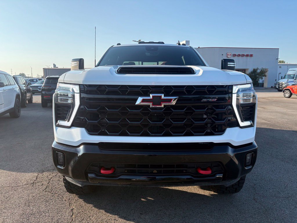 Used 2024 Chevrolet Silverado 2500 ZR2 w/ Technology Package AWD/4WD image 2