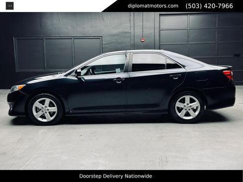 Used 2013 Toyota Camry SE FWD image 4