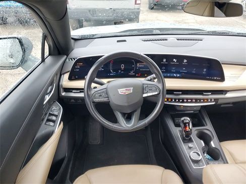 Used 2024 Cadillac XT4 Premium Luxury image 29