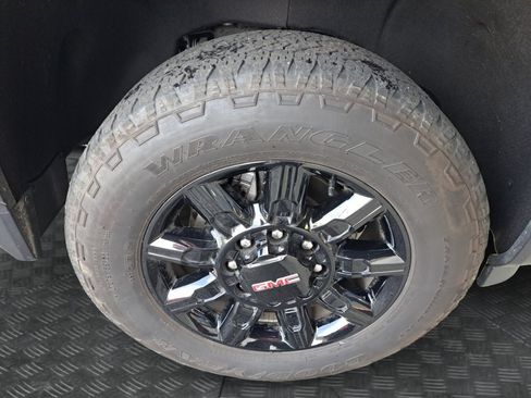 Used 2024 GMC Sierra 2500 AT4 w/ AT4 Premium Plus Package AWD/4WD image 17