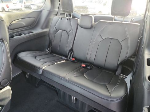 New 2026 Chrysler Pacifica Select FWD image 12