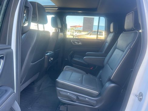 Used 2021 GMC Yukon XL SLT w/ SLT Luxury Package image 15