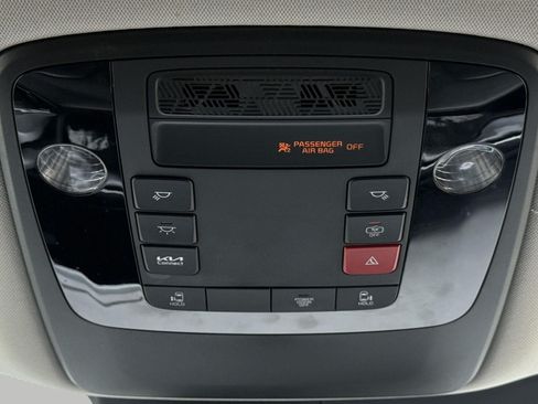Used 2025 Kia Carnival FWD image 47