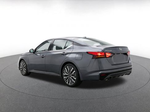 Used 2025 Nissan Altima 2.5 SV FWD image 7