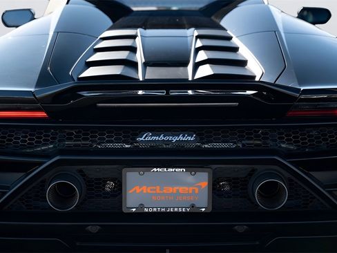 Used 2021 Lamborghini Huracan EVO image 24