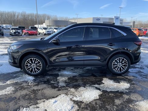 Used 2024 Ford Escape SE image 2