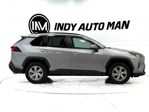 Used 2021 Toyota RAV4 LE w/ Carpet Mat Package (TMS) AWD/4WD image 3