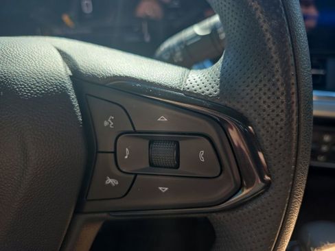 Used 2025 Chevrolet Trax LT FWD image 21
