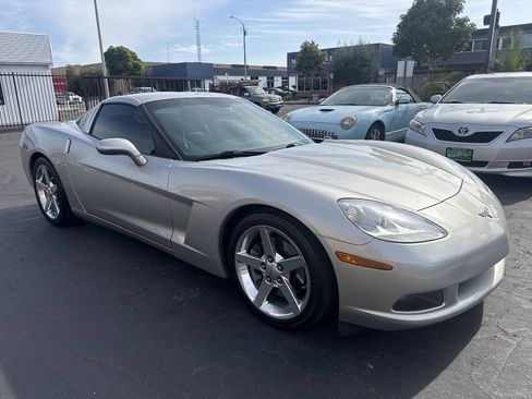 Used 2005 Chevrolet Corvette Coupe w/ Preferred Equipment Group RWD image 7