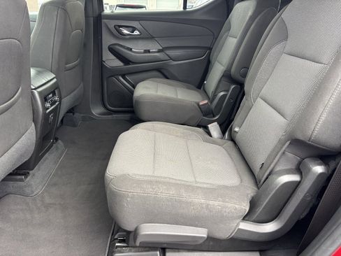 Used 2023 Chevrolet Traverse LT image 18
