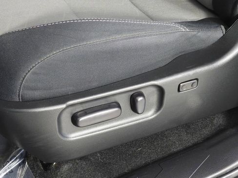 Used 2022 Toyota Tacoma TRD Off-Road image 22