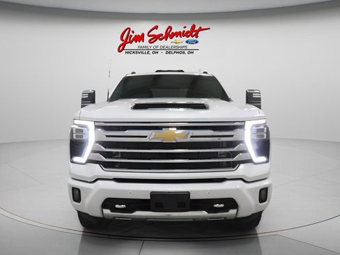 Used 2025 Chevrolet Silverado 3500 High Country w/ High Country Premium Package AWD/4WD image 3