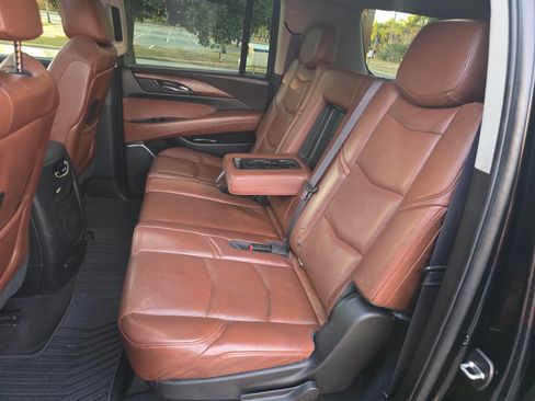 Used 2015 Cadillac Escalade ESV Premium image 10