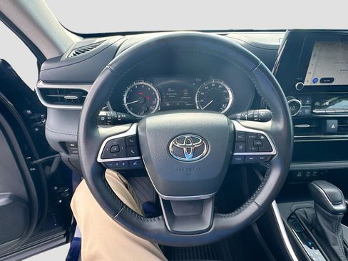 Used 2023 Toyota Highlander LE FWD image 11