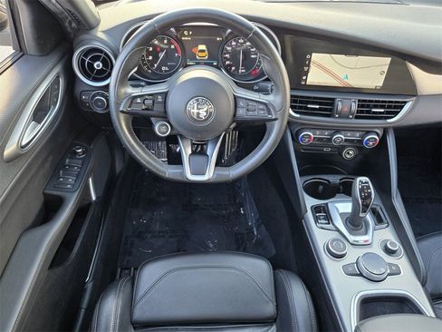 Used 2023 Alfa Romeo Giulia Veloce image 10