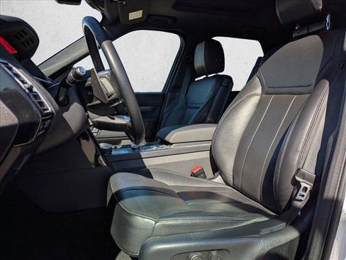 Used 2018 Land Rover Discovery SE image 9