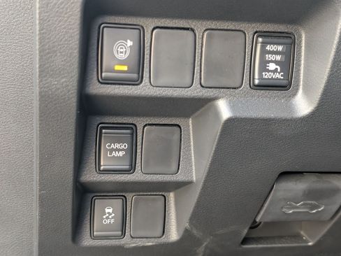 Used 2025 Nissan Frontier SV w/ SV Convenience Package RWD image 23