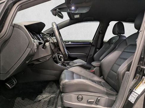 Used 2017 Volkswagen Golf R 4-Door image 17