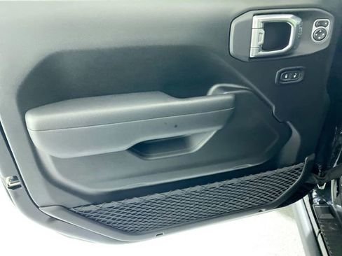 Used 2025 Jeep Gladiator Rubicon w/ Convenience Group image 19