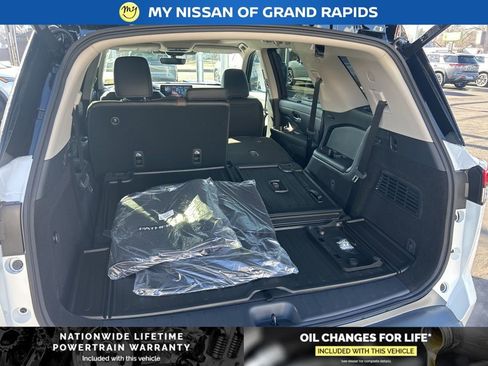 New 2026 Nissan Pathfinder Platinum image 23