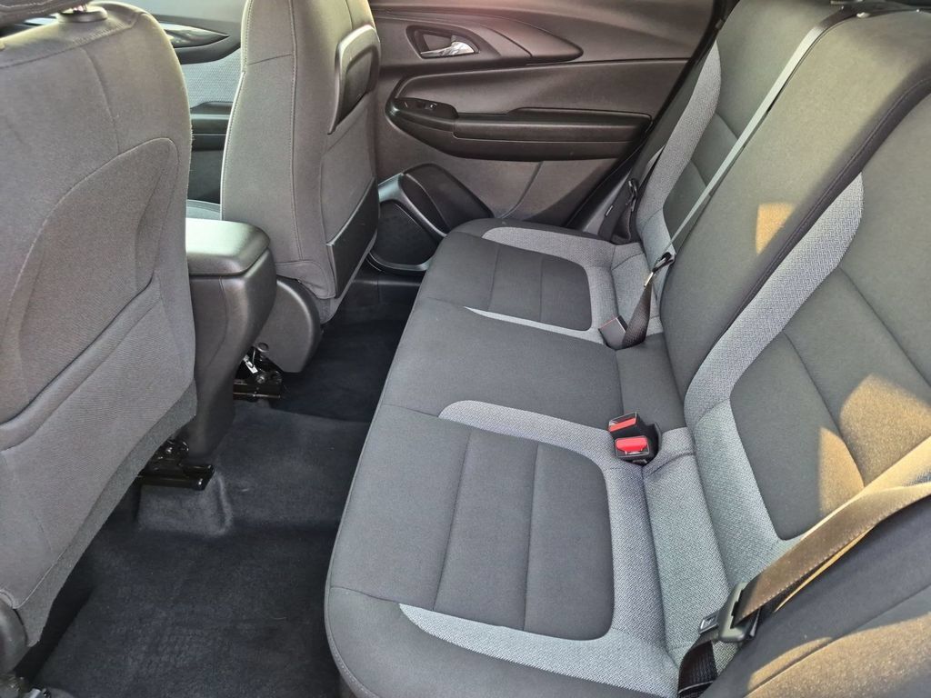 Used 2025 Chevrolet TrailBlazer LT AWD/4WD image 29