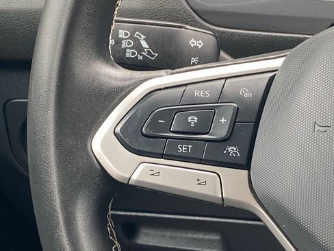Certified 2024 Volkswagen Tiguan SE w/ Panoramic Sunroof Package FWD image 7