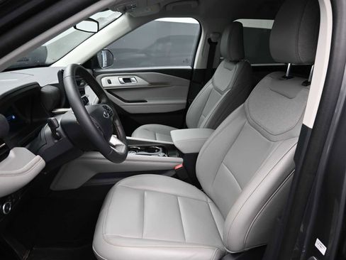 Used 2025 Ford Explorer Active w/ Active Comfort Package image 10