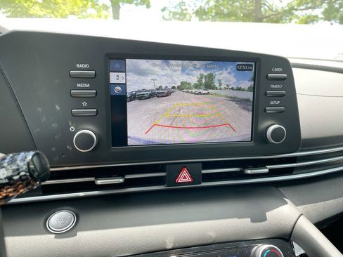 Used 2025 Hyundai Elantra Blue image 44