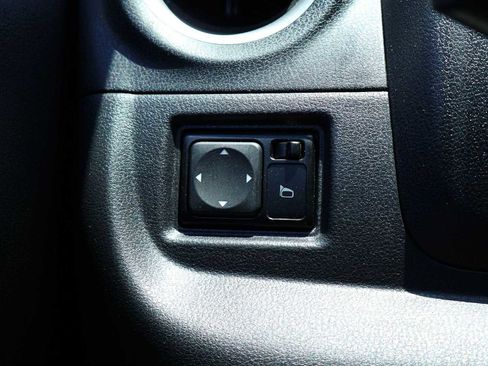 Used 2016 Nissan Versa Note SV FWD image 28