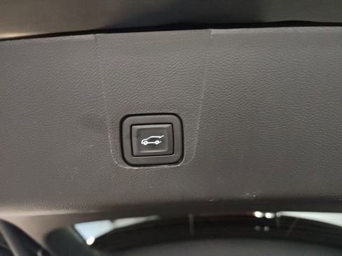 Used 2023 Chevrolet Traverse RS w/ LPO, Floor Liner Package image 18