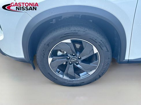 Used 2025 Nissan Rogue SV FWD image 38