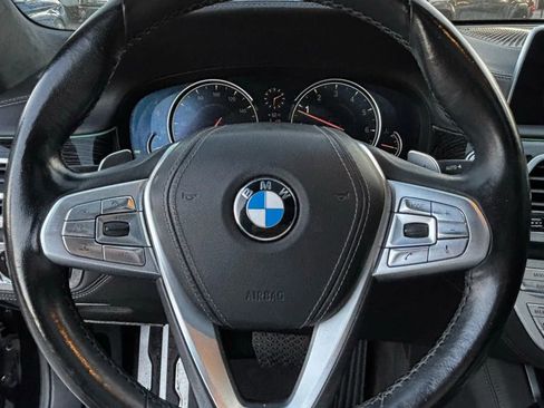 Used 2017 BMW 750i image 14