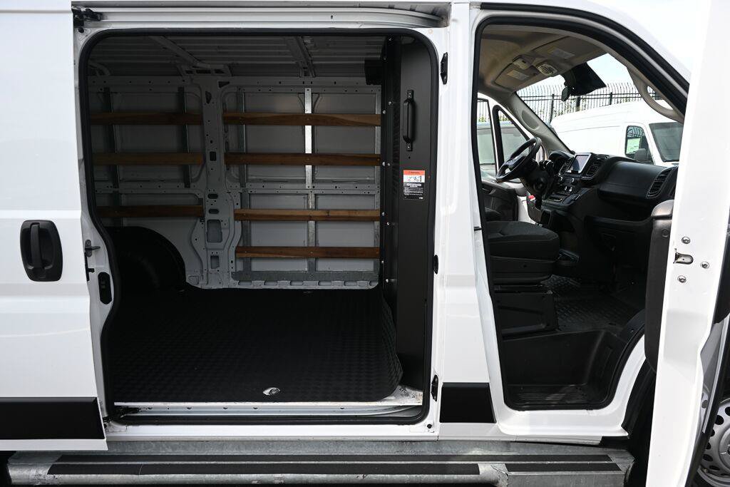 Used 2025 RAM ProMaster 2500 w/ U-Haul Equipment Group FWD image 20