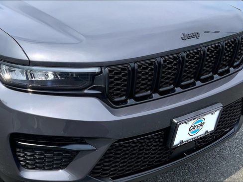 Certified 2023 Jeep Grand Cherokee Altitude AWD/4WD image 28