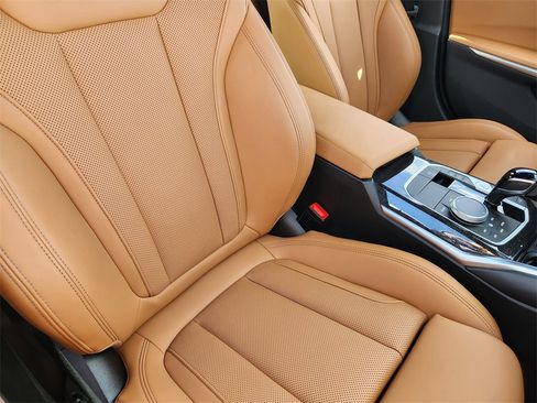 Used 2022 BMW 330i xDrive Sedan w/ Premium Package image 19