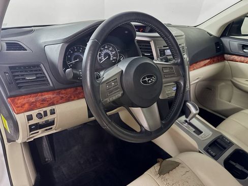 Used 2010 Subaru Outback 2.5i Limited AWD/4WD image 9