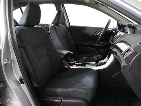 Used 2017 Honda Accord EX image 29