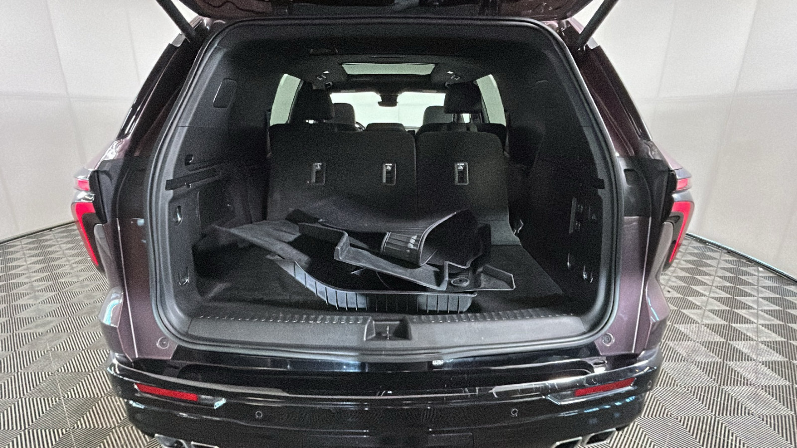 Used 2025 Chevrolet Traverse RS w/ LPO, Floor Liner Package AWD/4WD image 34