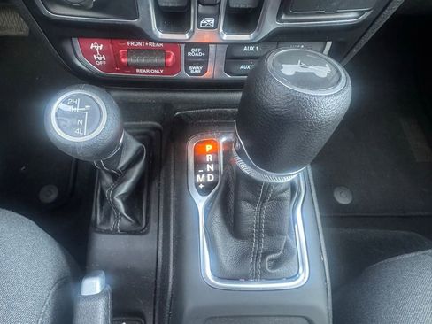 Used 2025 Jeep Wrangler Unlimited Rubicon image 17