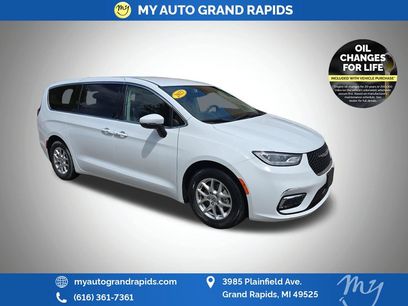 Used 2023 Chrysler Pacifica Touring-L