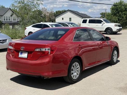 Used 2014 Toyota Camry LE FWD image 4