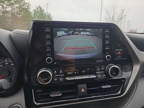 Used 2021 Toyota Highlander L image 43