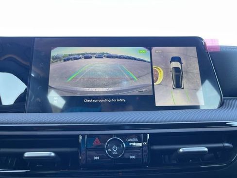 New 2025 Nissan Kicks SR image 21