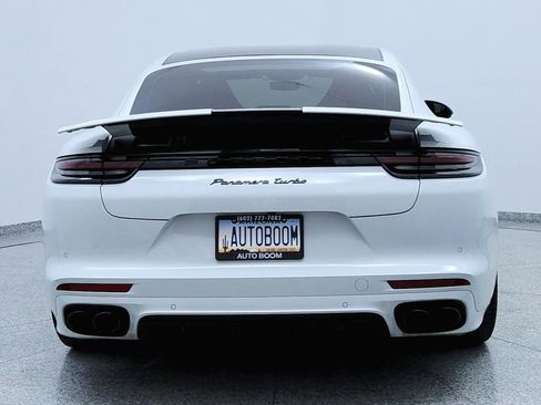 Used 2019 Porsche Panamera Turbo image 4