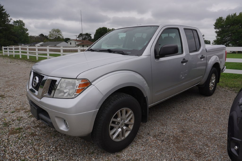 Used 2014 Nissan Frontier SV w/ SV Value Truck Package AWD/4WD image 1