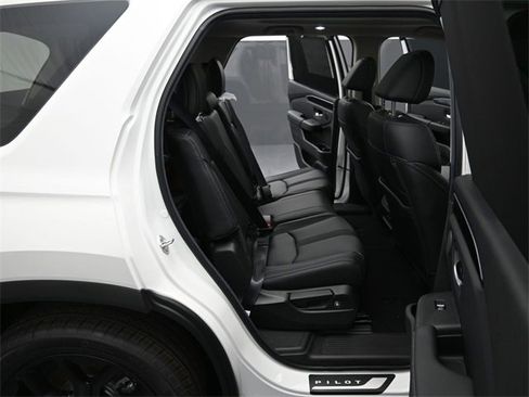 New 2025 Honda Pilot Touring image 23
