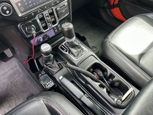 Used 2023 Jeep Gladiator Sport AWD/4WD image 17